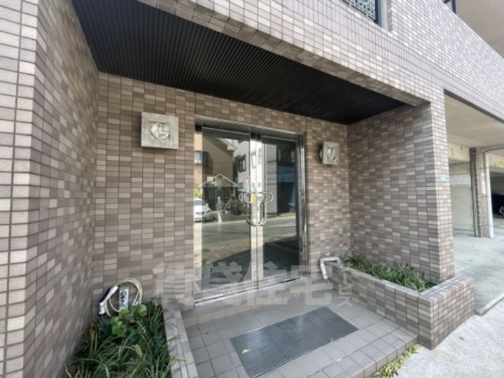 イーナ板宿の玄関