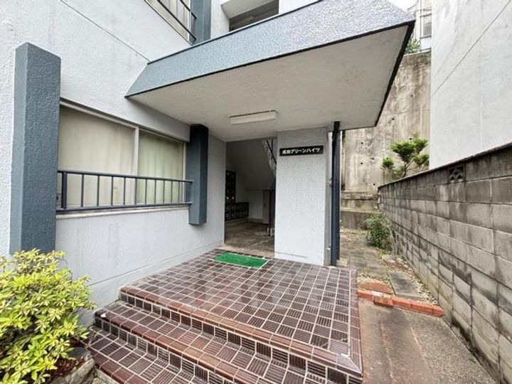 成田グリーンハイツの玄関