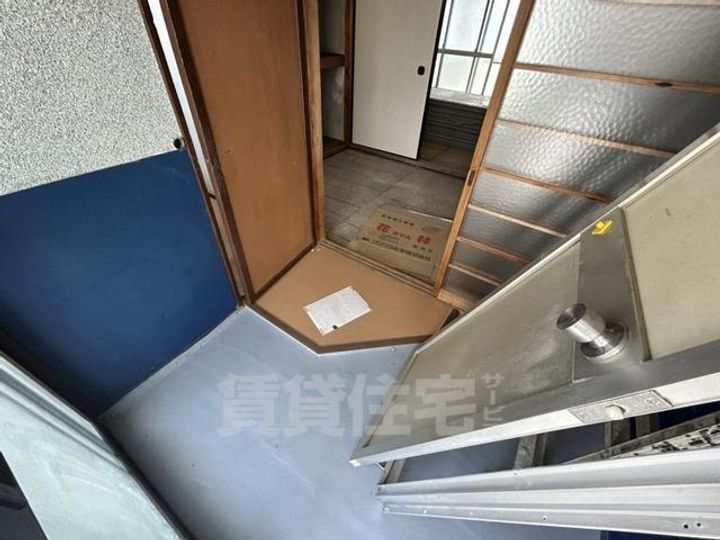 大阪府門真市新橋町の賃貸アパートの玄関