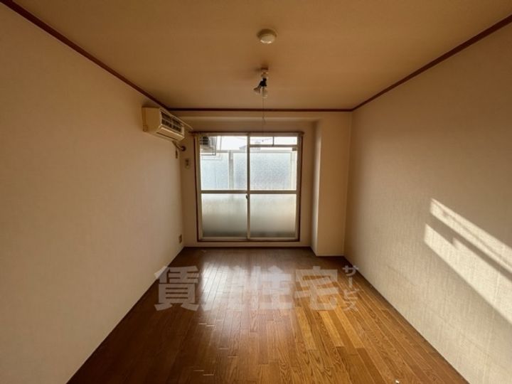 大阪府大阪市住吉区苅田4丁目の賃貸マンションの居間