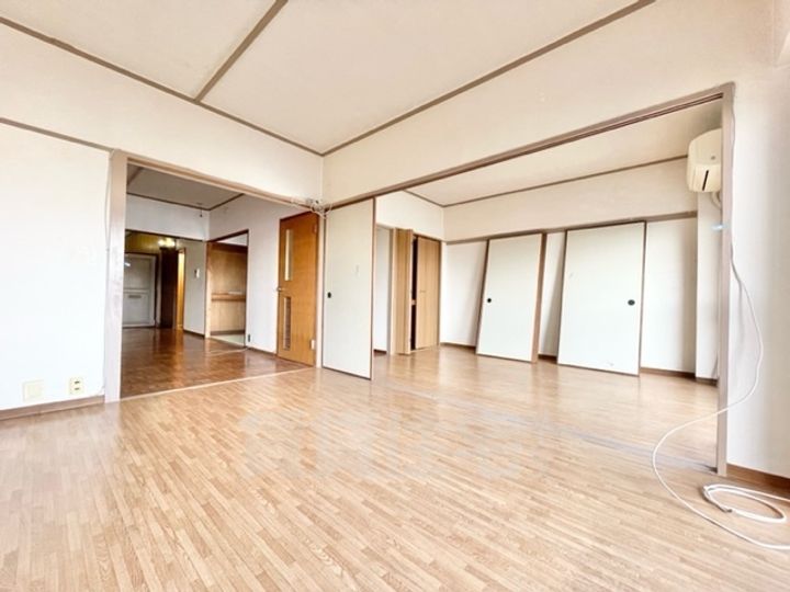 大阪府茨木市新中条町の賃貸マンションの内装