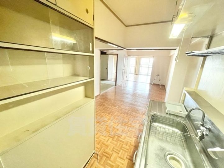 大阪府茨木市新中条町の賃貸マンションの内装