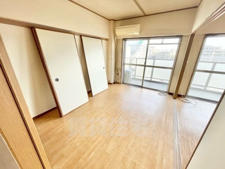 大阪府茨木市新中条町の賃貸マンションの内装