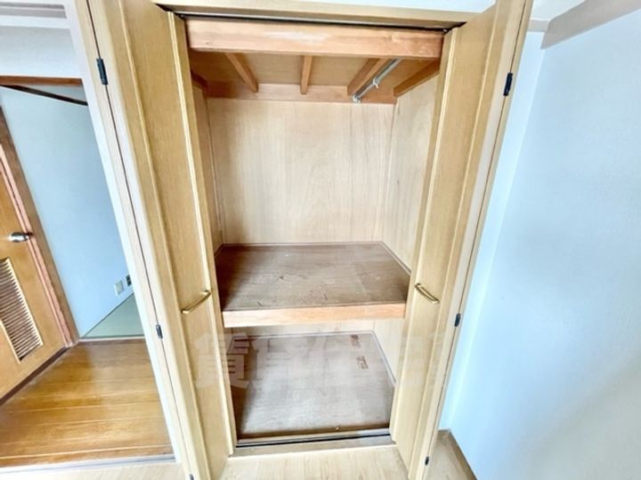 大阪府茨木市新中条町の賃貸マンションの内装