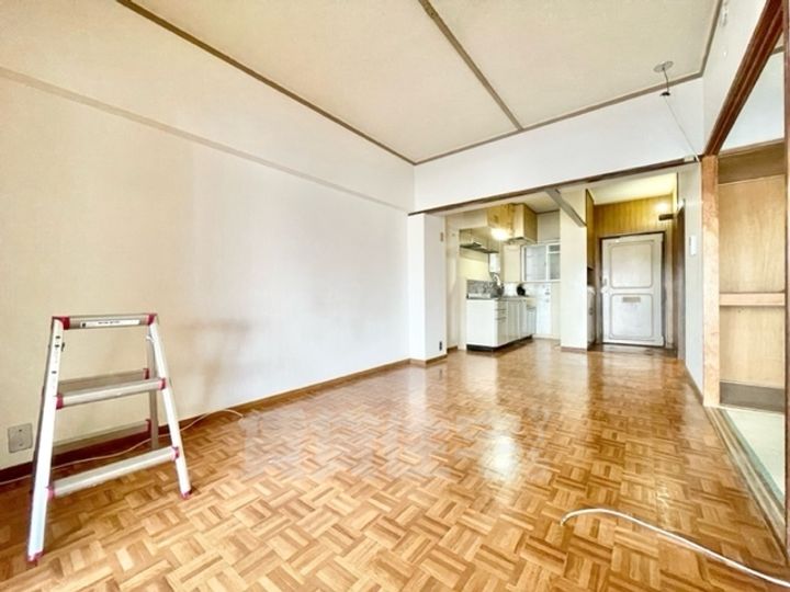 大阪府茨木市新中条町の賃貸マンションの居間