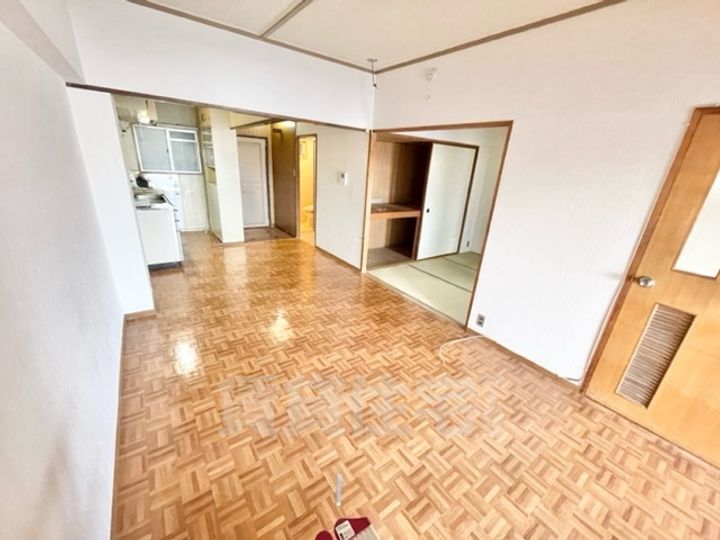 大阪府茨木市新中条町の賃貸マンションの居間