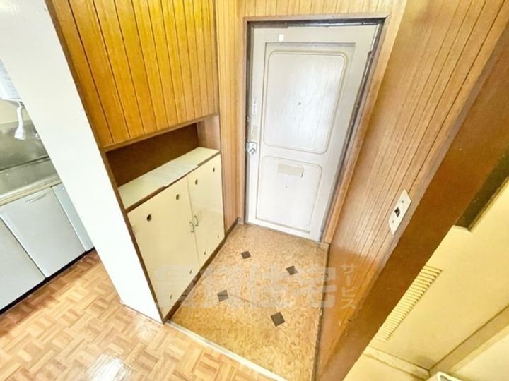 大阪府茨木市新中条町の賃貸マンションの玄関