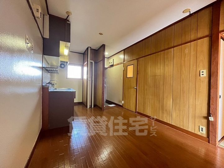 丸宗ビルの居間