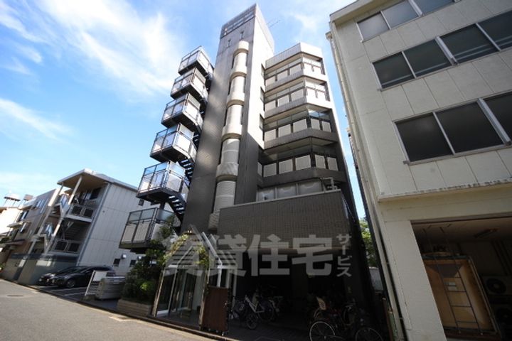 奈良県奈良市三条町の賃貸マンションの外観