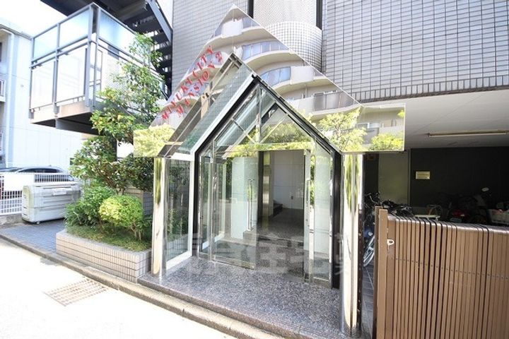 奈良県奈良市三条町の賃貸マンションの玄関