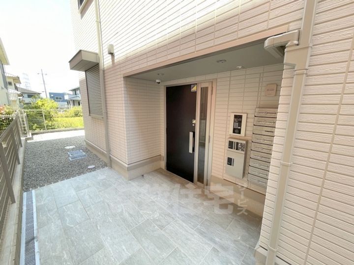 大阪府大阪市平野区長吉長原西2丁目の賃貸アパートの玄関