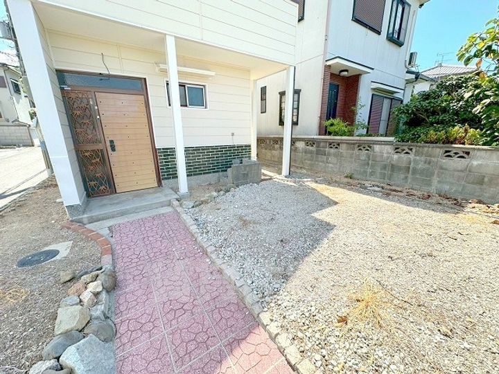 大阪府富田林市楠風台1丁目(一戸建)の賃貸物件の玄関