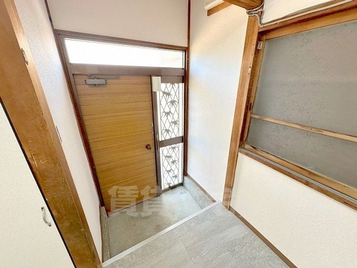 大阪府富田林市楠風台1丁目(一戸建)の賃貸物件の玄関