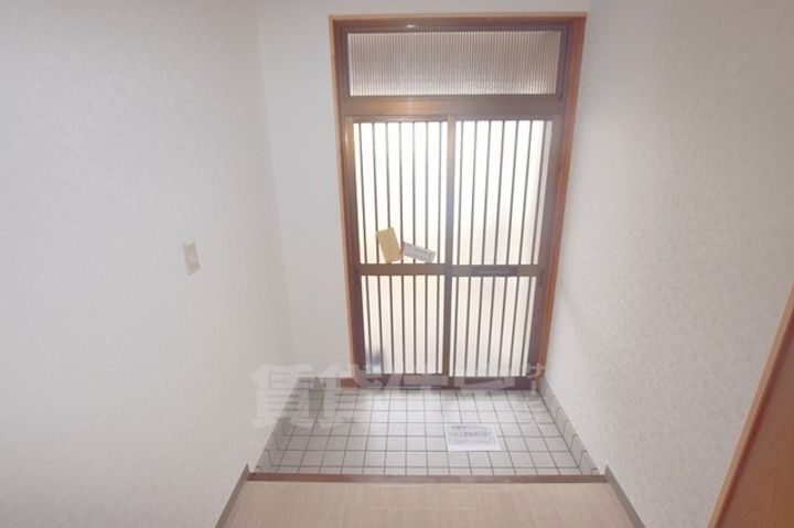 新栄河原コーポ2Fの玄関