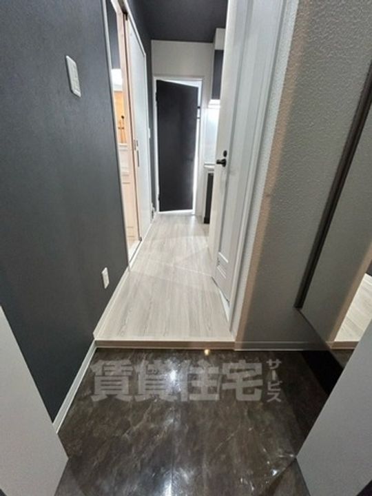 大阪府堺市堺区九間町西2丁の賃貸マンションの玄関