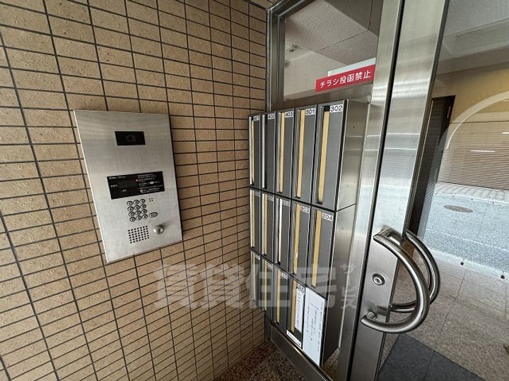 ハイコート甲子園の玄関