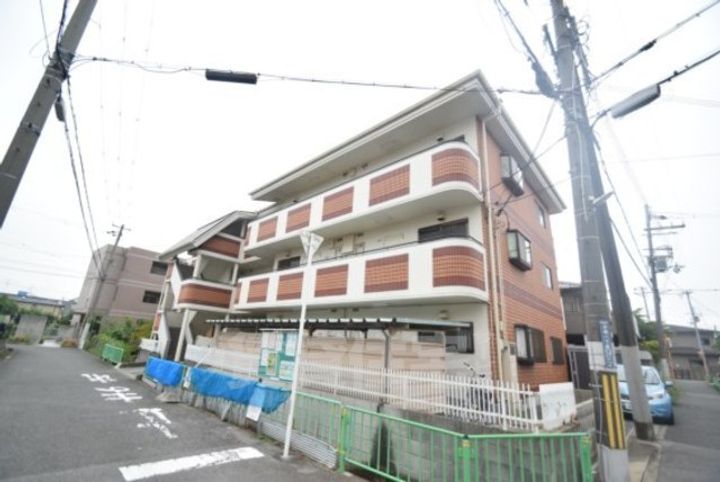 大阪府茨木市水尾1丁目の賃貸マンションの外観