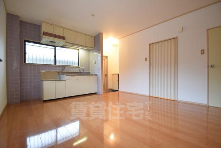 大阪府茨木市水尾1丁目の賃貸マンションの居間