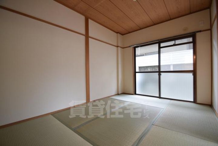 大阪府茨木市水尾1丁目の賃貸マンションの寝室