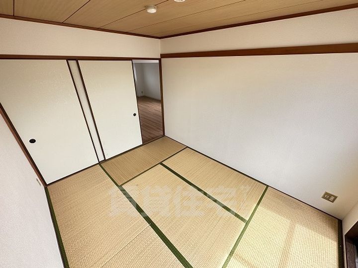 大阪府東大阪市鴻池本町の賃貸マンションの寝室