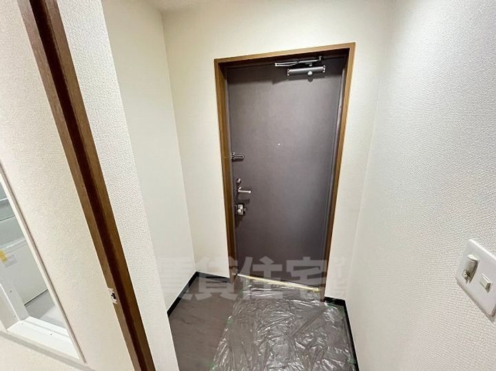 白鷹苦楽園マンションの玄関
