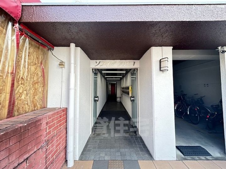 ソフィアアビコの玄関