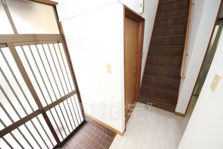 奈良県奈良市法蓮町(一戸建)の賃貸物件の玄関