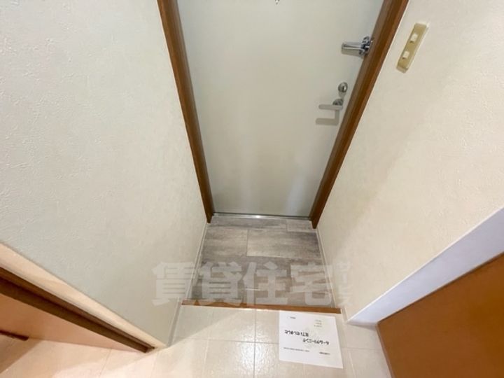 大阪府堺市堺区浅香山町3丁の賃貸マンションの玄関