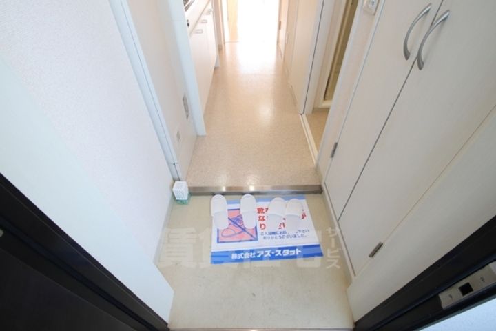 大阪府堺市堺区出島海岸通1丁の賃貸マンションの玄関