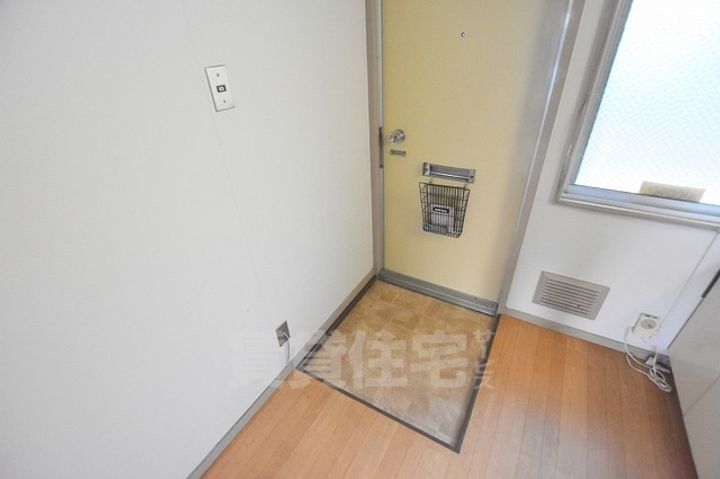 安田ハイツの玄関