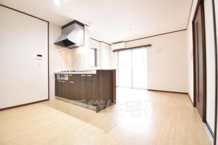 大阪府茨木市駅前3丁目の賃貸アパートの居間