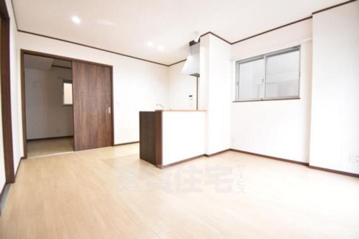 大阪府茨木市駅前3丁目の賃貸アパートの居間