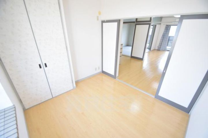 大阪府茨木市南春日丘1丁目の賃貸マンションの子供部屋