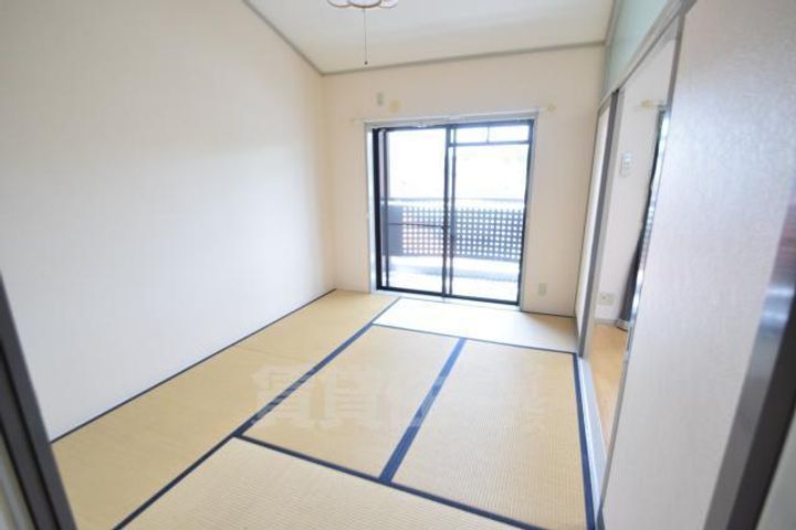 大阪府茨木市南春日丘1丁目の賃貸マンションの子供部屋