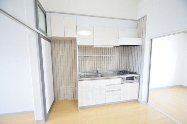 大阪府茨木市南春日丘1丁目の賃貸マンションのキッチン