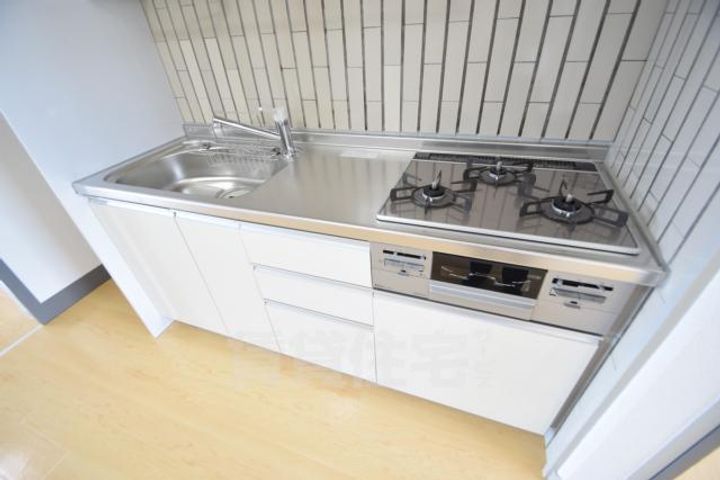 大阪府茨木市南春日丘1丁目の賃貸マンションのキッチン