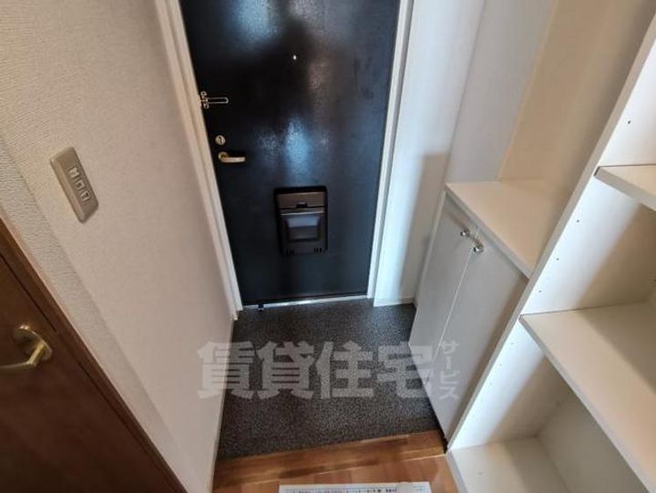 大阪府豊中市岡町北3丁目の賃貸マンションの玄関