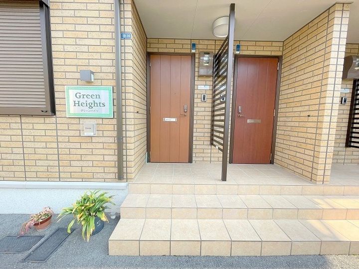グリーンハイツの玄関