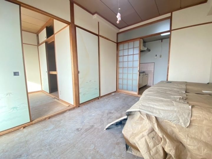 小松マンションの居間