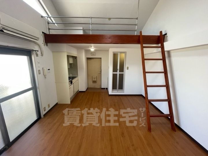 ロイヤル鳳2番館310の居間