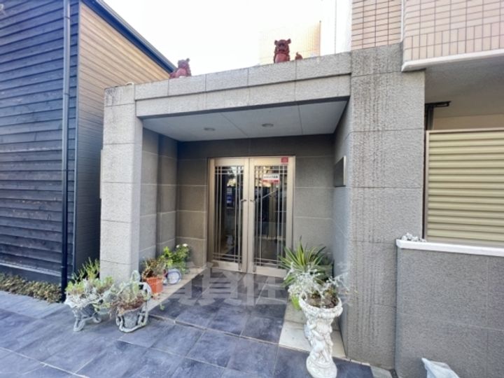 大阪府堺市北区長曽根町の賃貸マンションの玄関