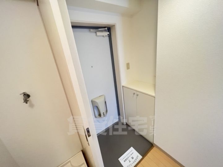 大阪府堺市北区長曽根町の賃貸マンションの玄関