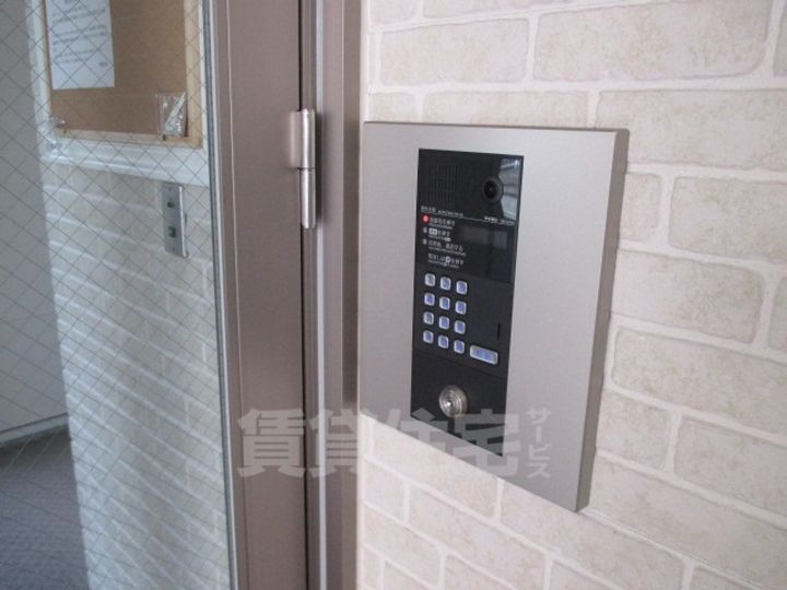大阪府堺市堺区海山町1丁の賃貸アパートの玄関