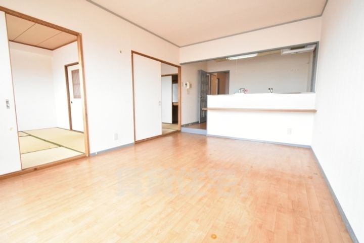 エンデバー高石の居間