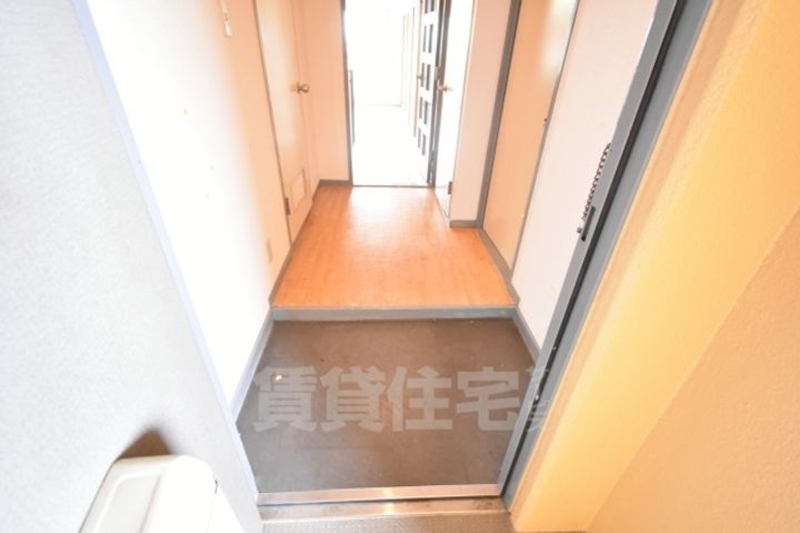 エンデバー高石の玄関