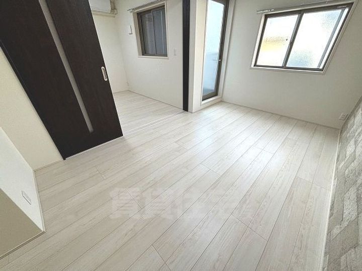 大阪府東大阪市額田町の賃貸アパートの居間