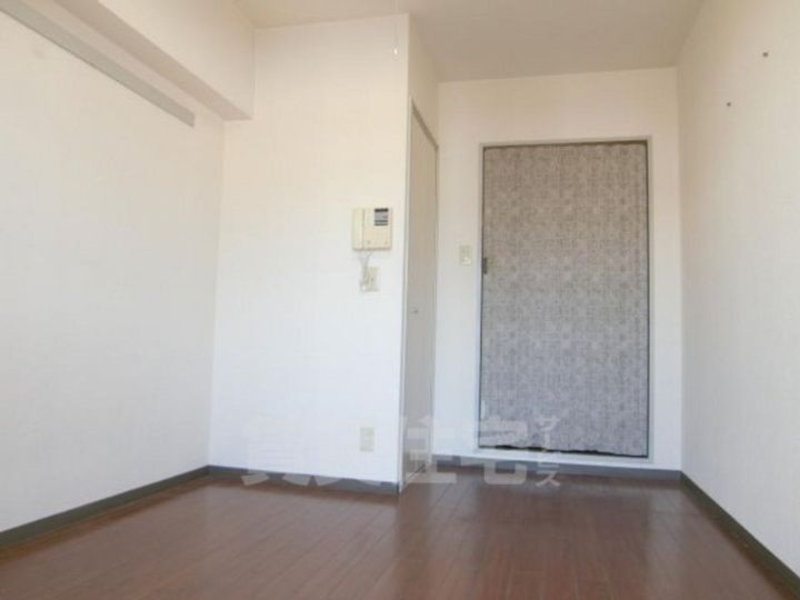 ドミトリーインテリジェンスの居間