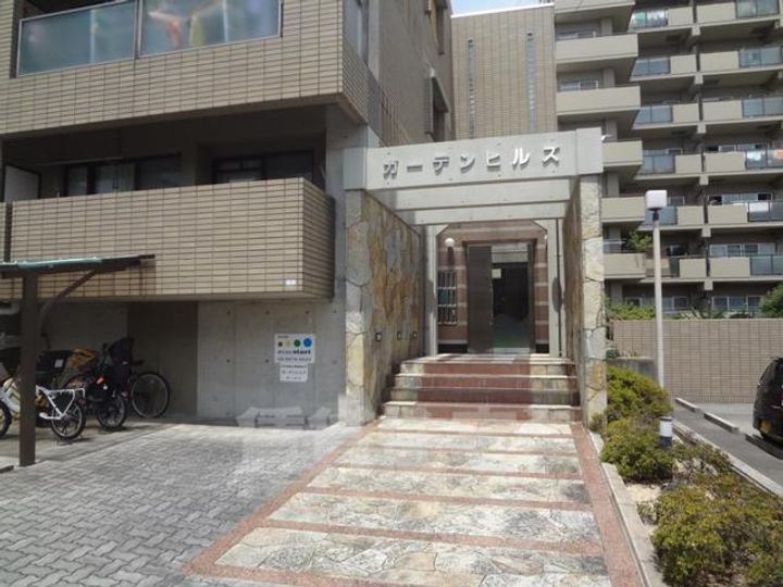 大阪府豊中市永楽荘4丁目の賃貸マンションの玄関