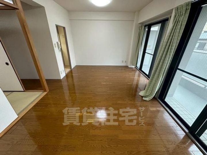 大阪府豊中市永楽荘4丁目の賃貸マンションの居間