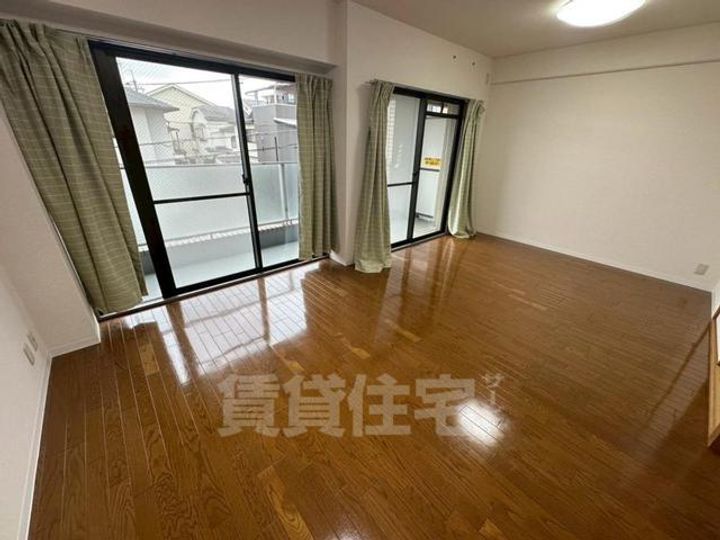 大阪府豊中市永楽荘4丁目の賃貸マンションの玄関